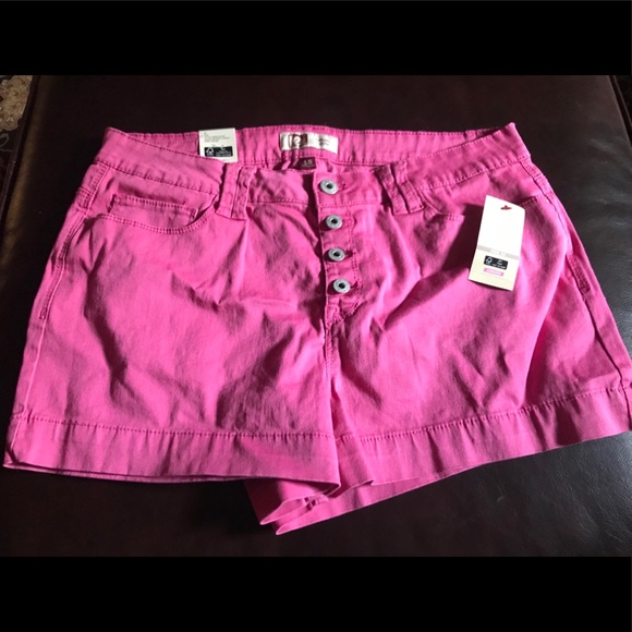 NWT l.e.i. Highrise Shorts - Picture 2 of 5
